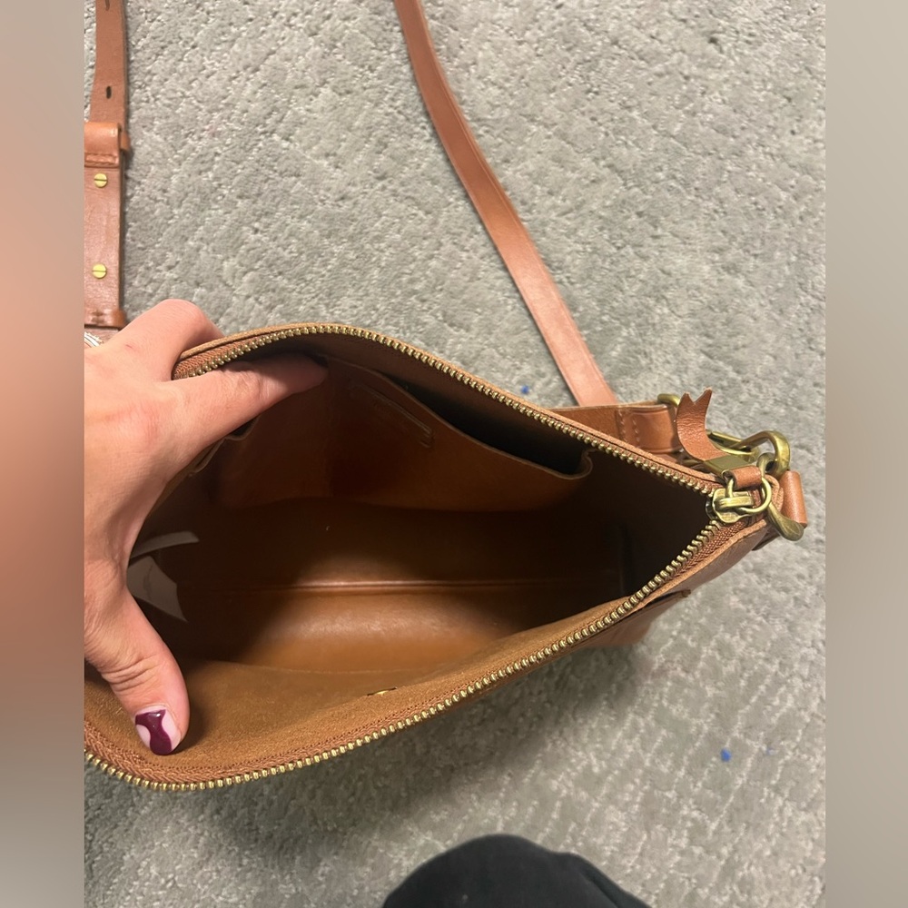 Madewell The Transport Shoulder Crossbody Bag in English Saddle - Picture 2 of 4